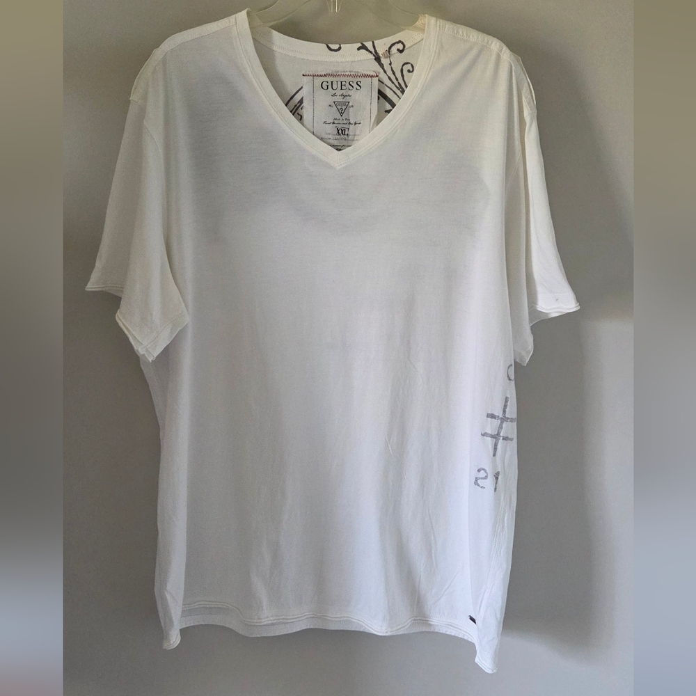 GUESS White Men's V-Neck Graphic Shirt XXL